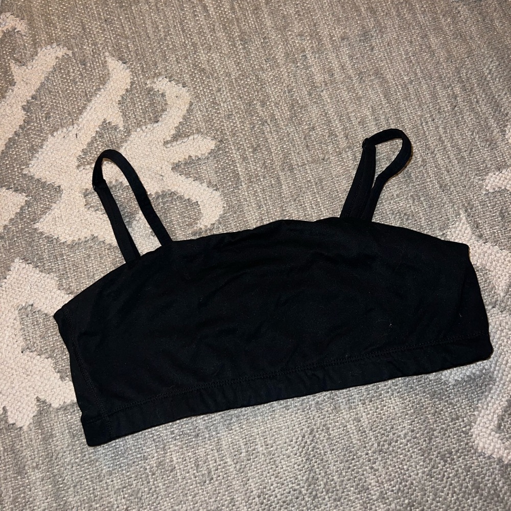 Black sports bra